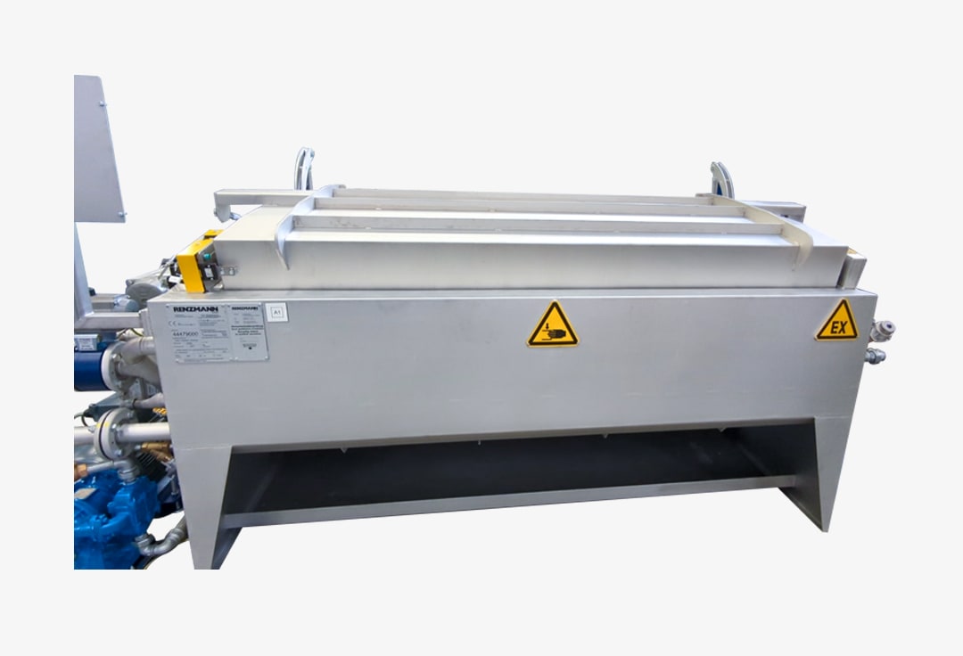 Geschlossene Waschmaschine der Serie Cleanflex mit Bedienelementen