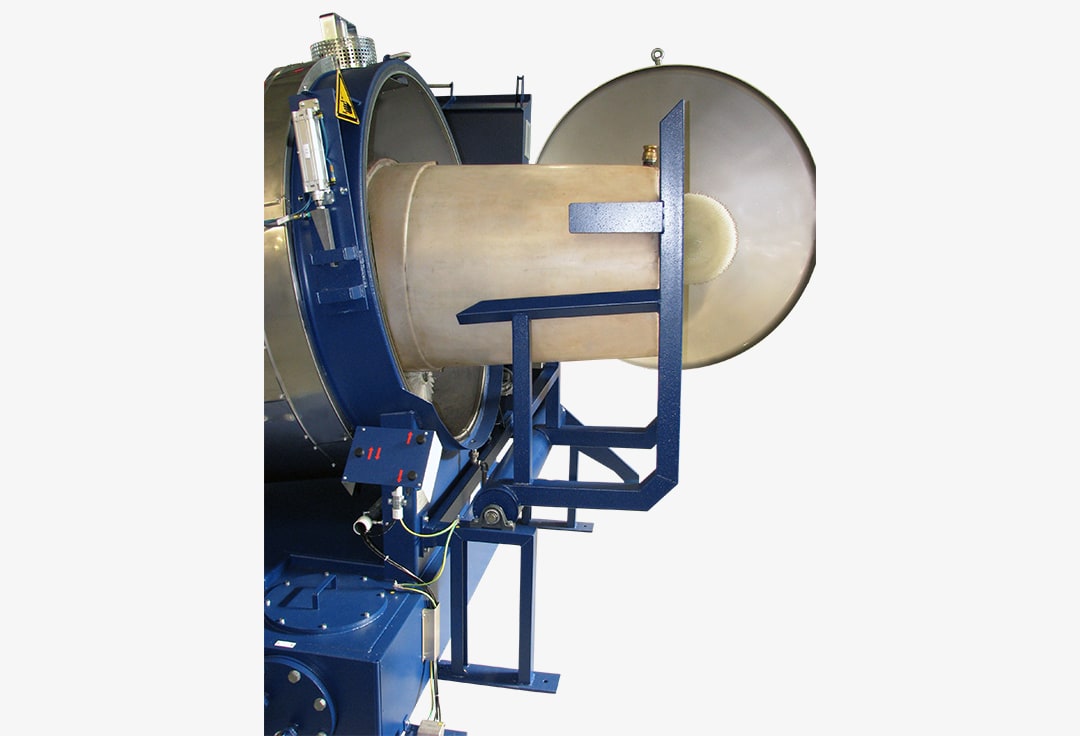 Industrieller Autoklav mit geöffnetem Druckbehälter