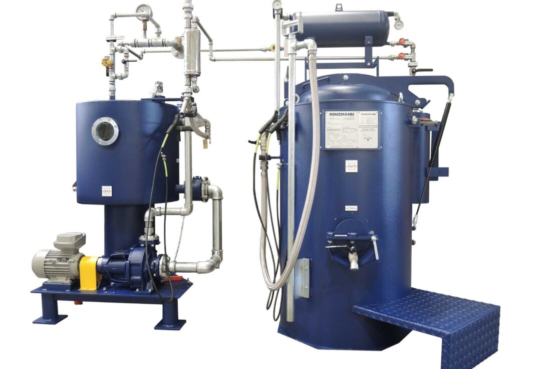 Die Destillieranlage DW von Renzmann mit dazugehöriger Vakuumeinheit in blauer Lackierung