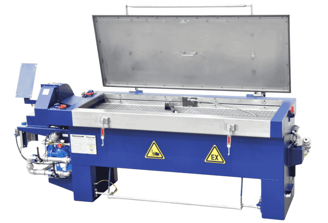 Industrielle Reinigungsmaschine mit offenem Edelstahldeckel