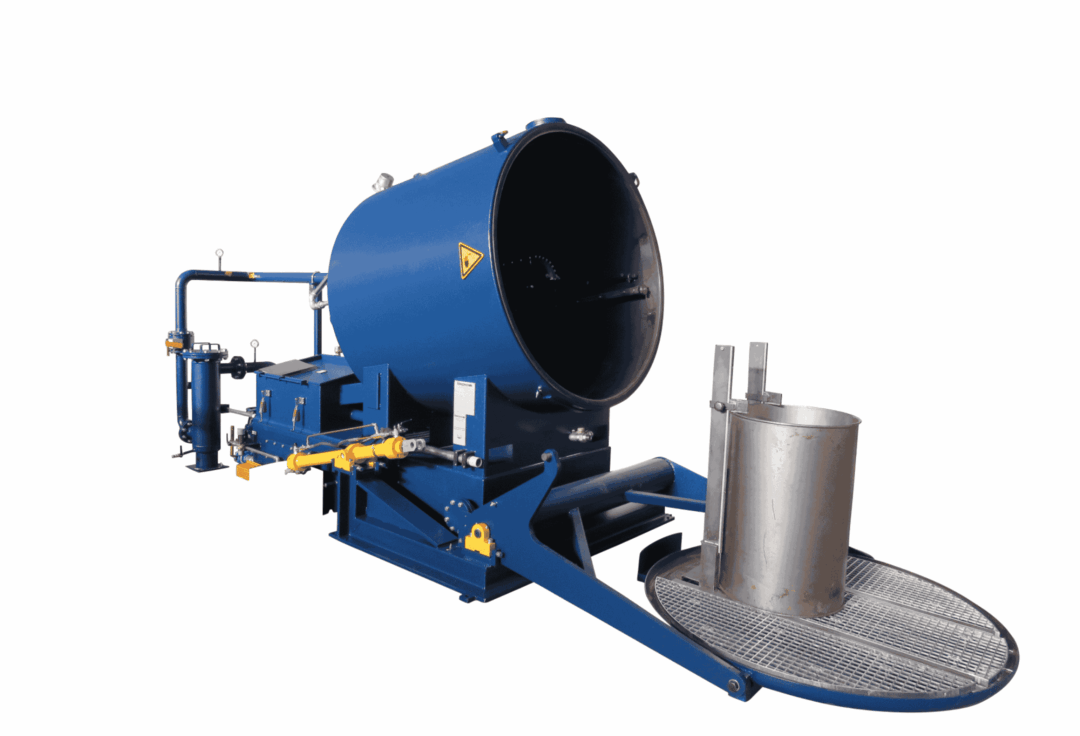 Renzmann Waschmaschine SKM zur industriellen Innen- und Außenreinigung von Behältern mit offenme Deckel und eingespanntem Behälter