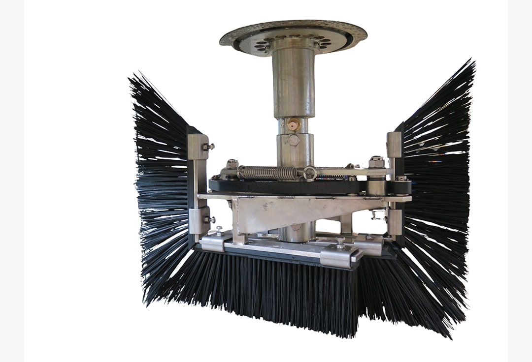 Freigestellte Ansicht der gesamten Fliehkraft-Klappbürste der Firma Renzmann für die Behälterwaschmaschine RIOV-smart