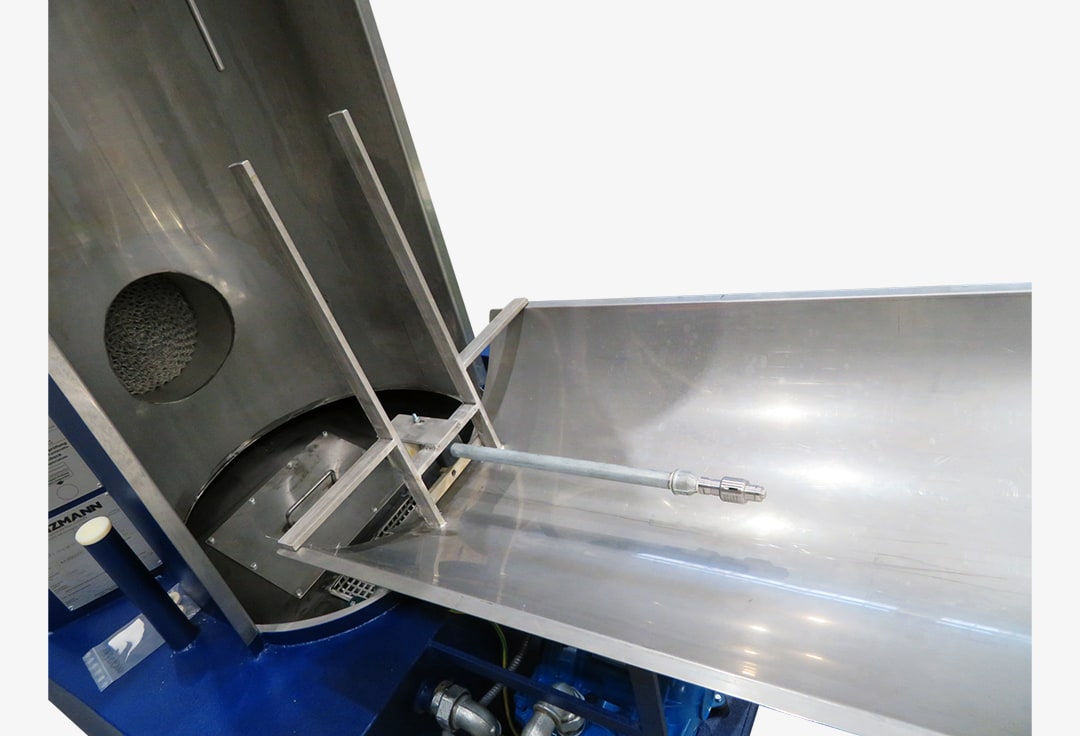 Offene Reinigungsmaschine von Renzmann speziell für Spundlochfässer mit Zuführung und Reinigungsdüse